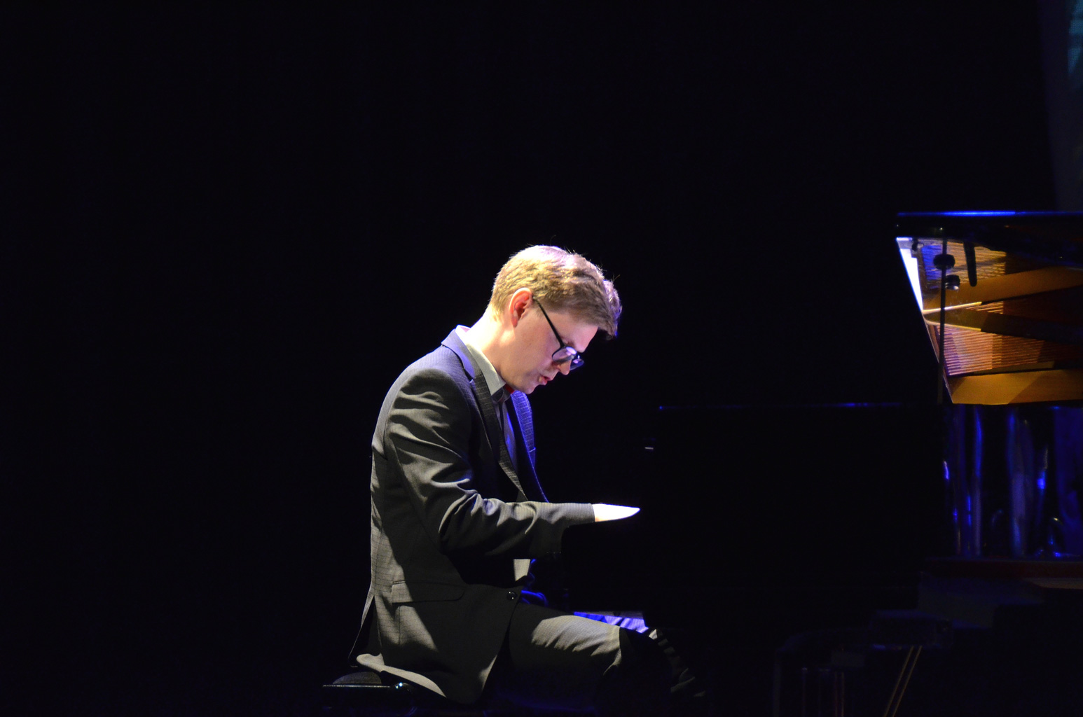 » OZ058CD_AkiRissanenphotobyTimoHuttunen Ozella Music